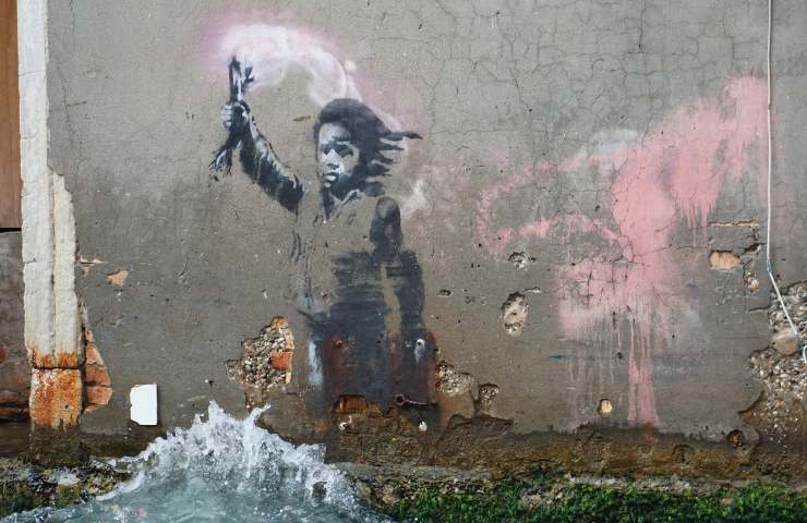 il muro di bansky viene sorvegliato